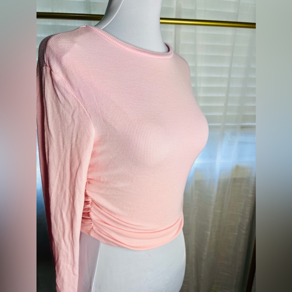 Forever 21 Cropped Light Pink Long Sleeve & Ruched Sides for the extra finch SzS - Picture 3 of 7